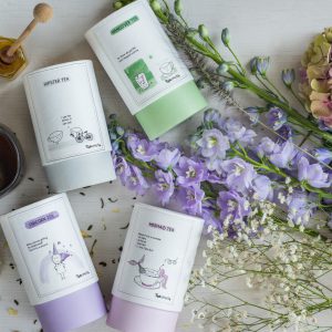 TEAmwork Tea Gift Box: 4 different flavors of green tea and black tea. 100% organic, 100% Fairtrade. High quality loose leaf tea, hand picked in Sri Lanka.